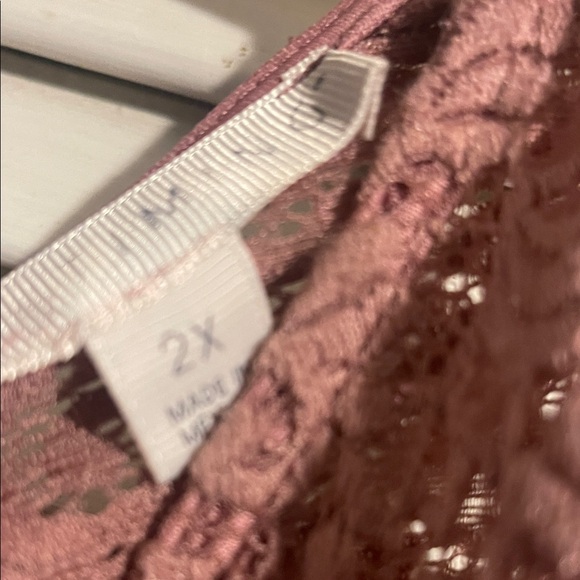 Lace Overlay Tank Top in Mauve - Picture 3 of 3